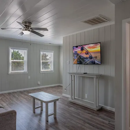 Immaculate Home With Putting Green And Private Pool! Pet Friendly 6 Bedroom- 4 Bath Duplex A&B-3